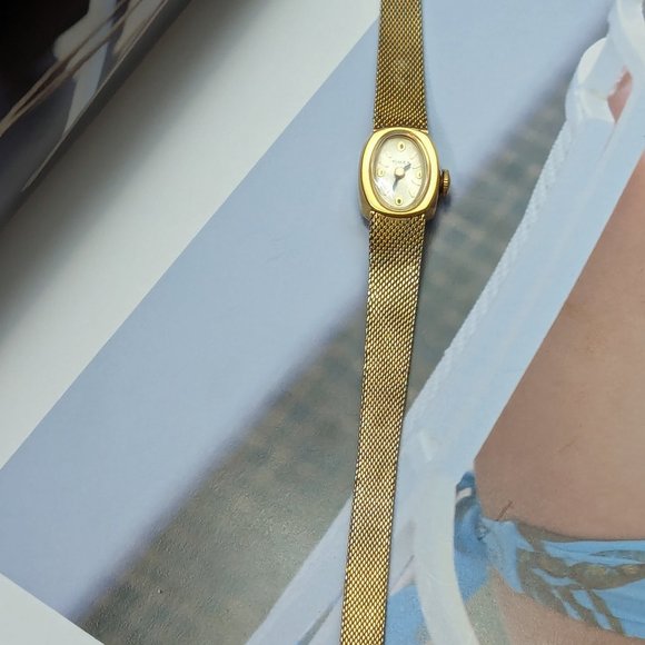 Timex Watch Bracelet Wind Up Mechanical and is Working Excellent Condition 17 Jw main image 9